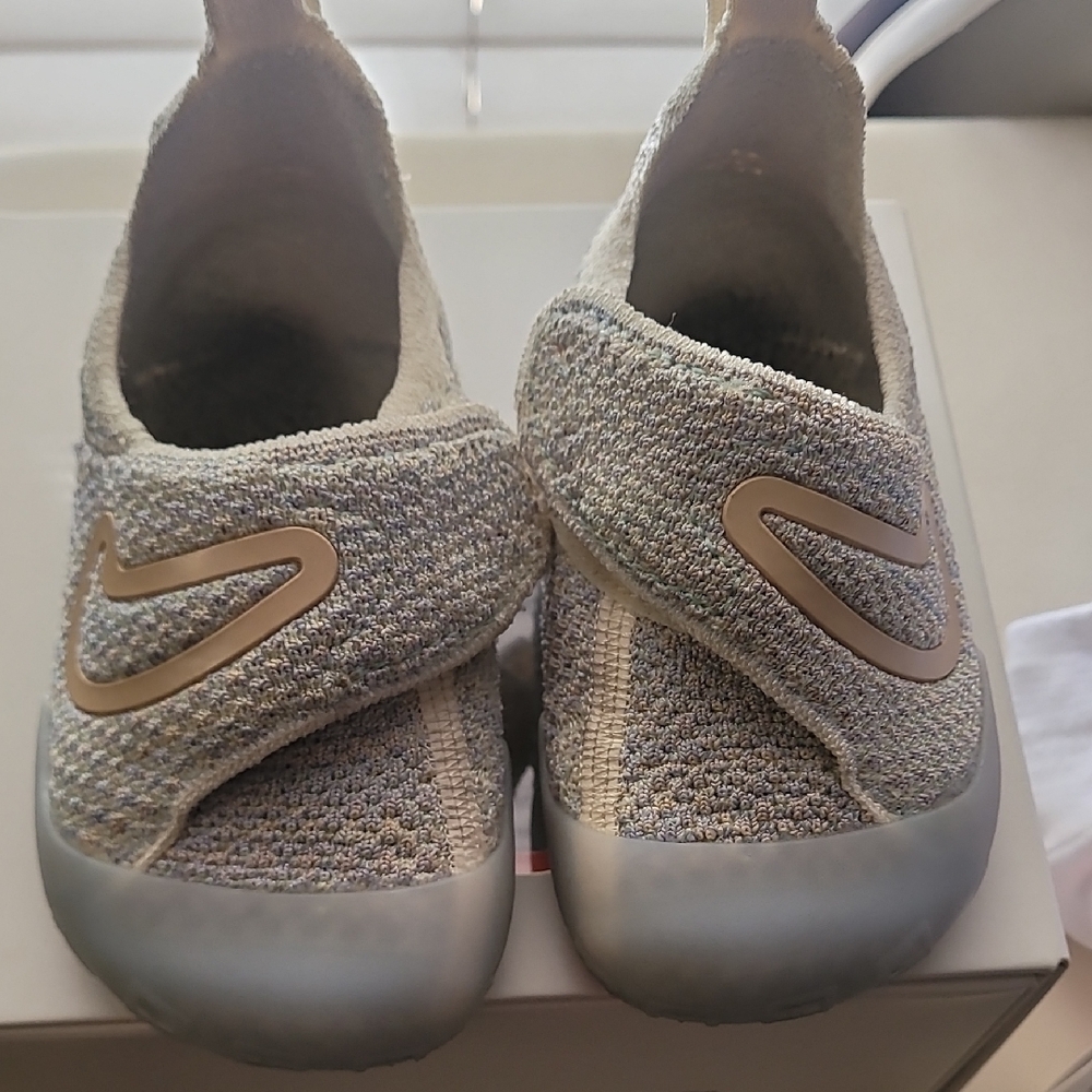 Nike Kids Sneakers in Gray and Tan